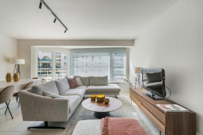 Luxueus afgewerkt en lichtrijk appartement vlak bij strand